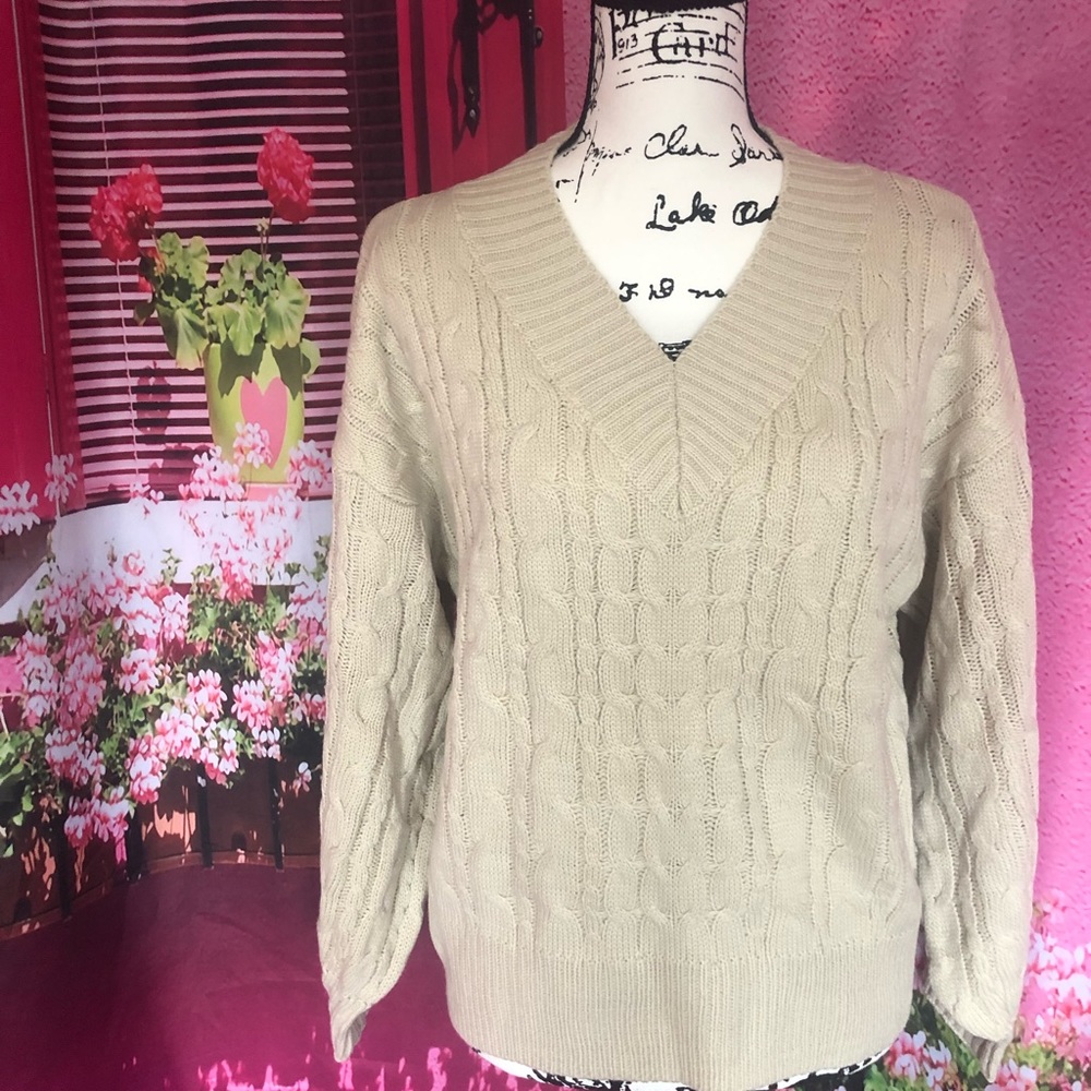 Cable knit sweater khaki beige womens v-neck long sleeve. NEW NWT